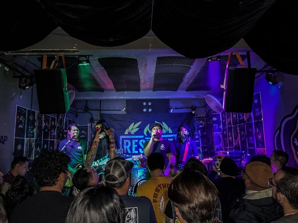 Resiste aniversario true believers café Resiste aniversario true believers café