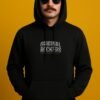 modelo usando hoodie negra unisex rockera con tipografía Original Rockers