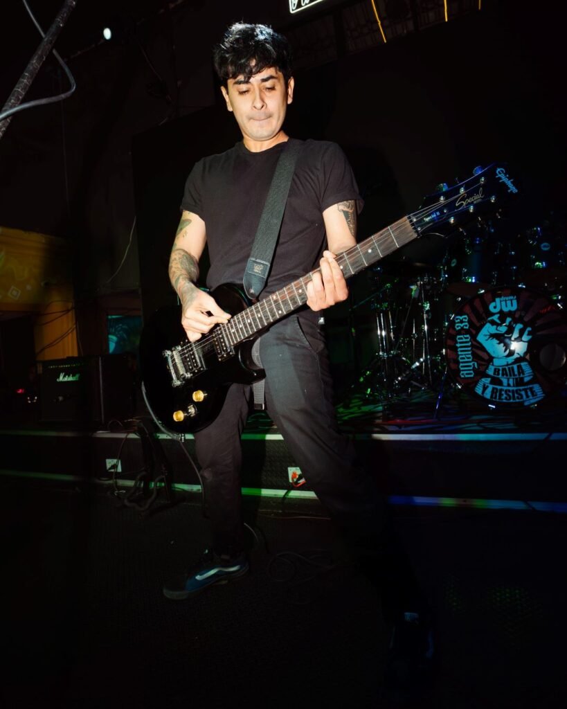 Supernavi en vivo en wadley bar Súpernavi tocando en vivo en Wadley Bar abriendo el concierto de Agente 33 en San Luis Potosí