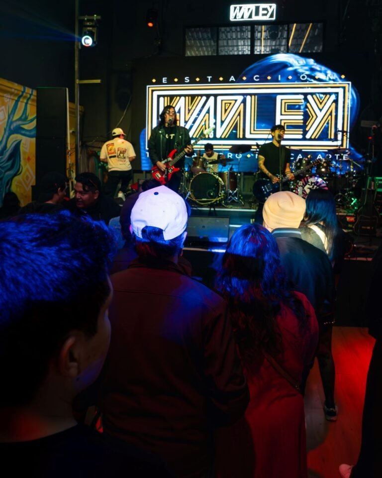 Power trío Súpernavi en escena con energía punk rock en San Luis Potosí