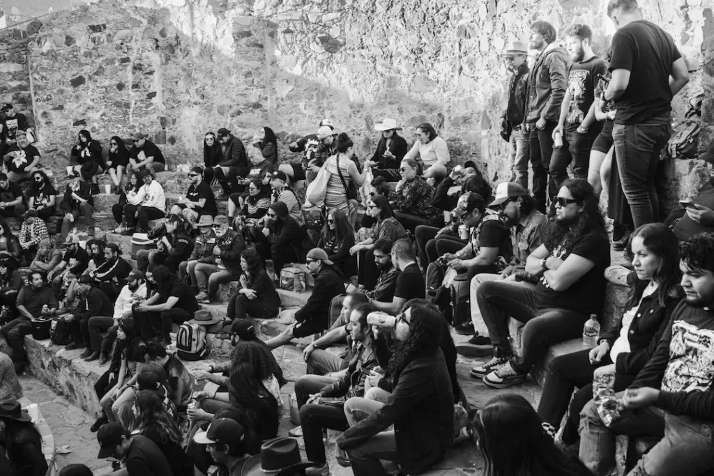 publico rocker en concierto independiente