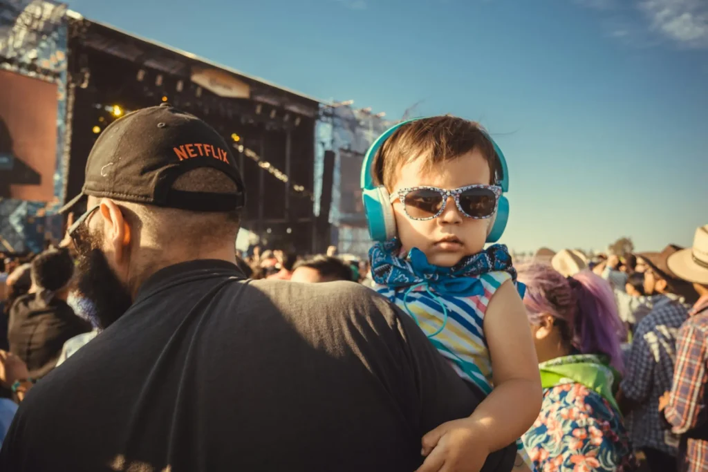 Padre e hijo en en el warped tour punk rock concert